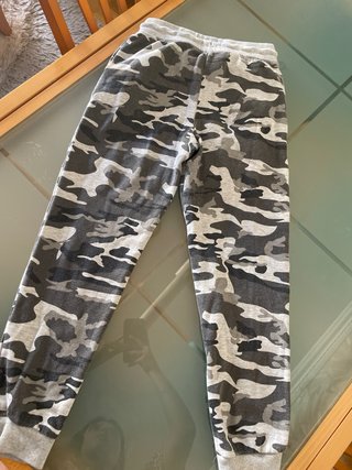 Pantalones de camuflaje grises