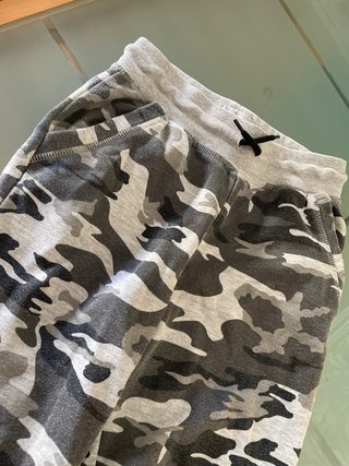 Pantalones de camuflaje grises