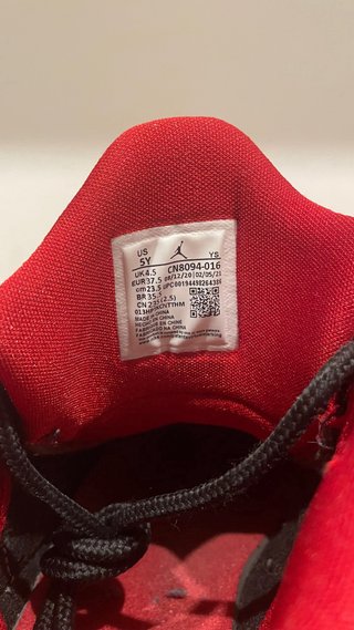Air Jordan Max Aura 2 Negro/Rojo