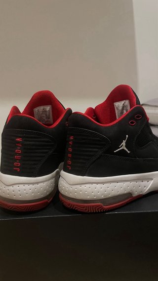 Air Jordan Max Aura 2 Negro/Rojo