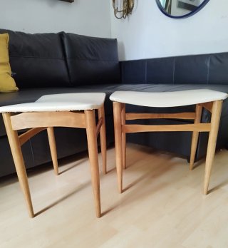 Banquetas haya años 60. Pareja.