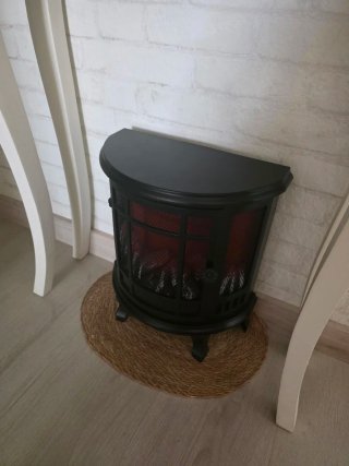 Chimenea decorativa negra y roja