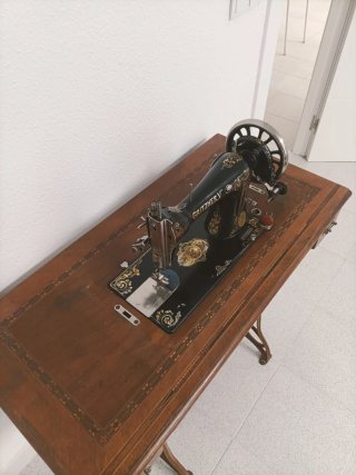 Máquina de coser Gritzner antigua