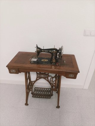 Máquina de coser Gritzner antigua