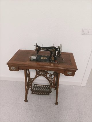 Máquina de coser Gritzner antigua