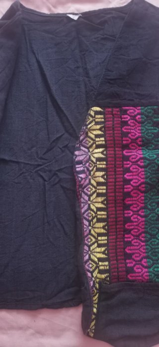 Chaleco bordado multicolor para hombre.