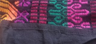 Chaleco bordado multicolor para hombre.