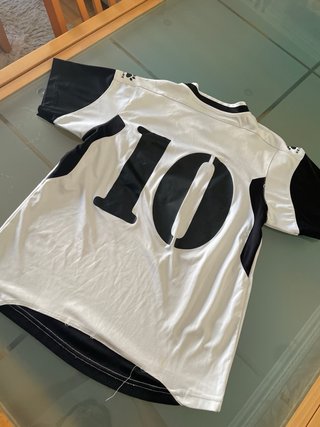 Camiseta Kelme blanca y amarilla
