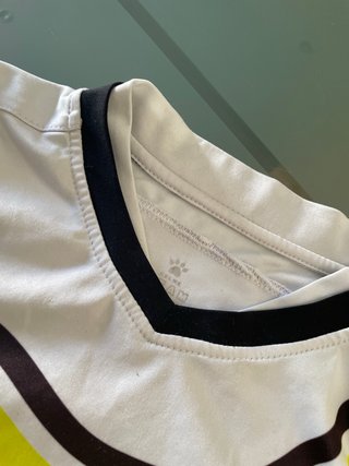 Camiseta Kelme blanca y amarilla