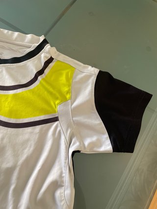 Camiseta Kelme blanca y amarilla