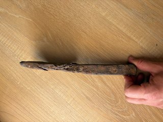 Cincel muy muy antiguo de hierro