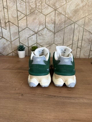 New Balance 9060 Verde/Blanco