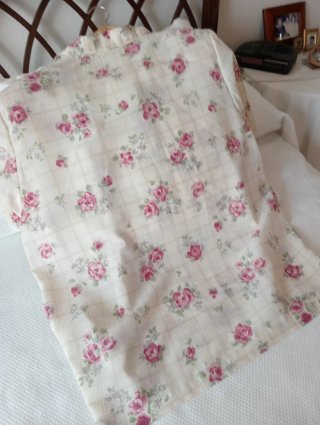 Blusa Beige con Flores Rosas
