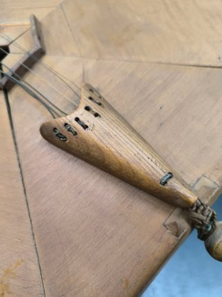Guitarra Hexagonal Artesanal