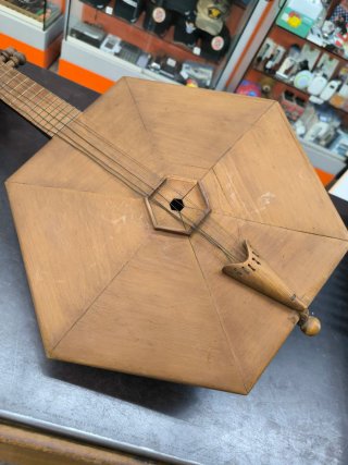 Guitarra Hexagonal Artesanal