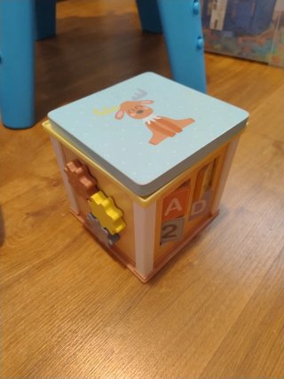 Cubo de actividades de madera