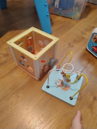 Cubo de actividades de madera