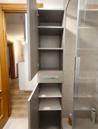 Columna baño Leroy Merlin gris madera