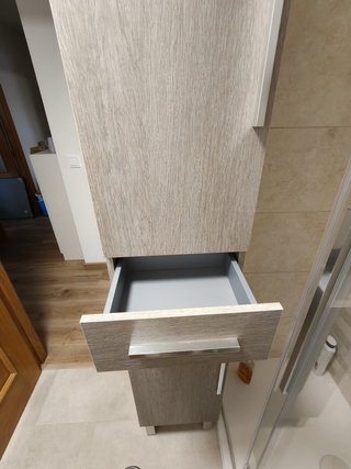 Columna baño Leroy Merlin gris madera