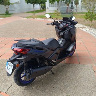 Yamaha XMAX 300 Negra y Azul