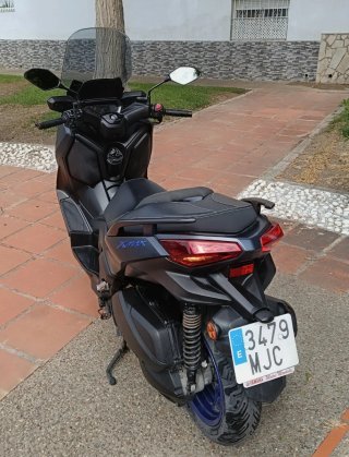 Yamaha XMAX 300 Negra y Azul
