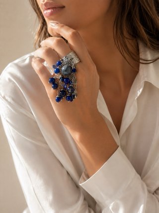 Anillo Ajustable con Dijes Azules y Estrellas