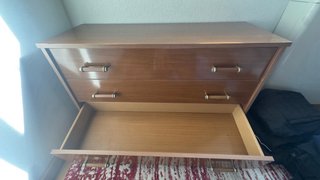 Cómoda de madera marrón