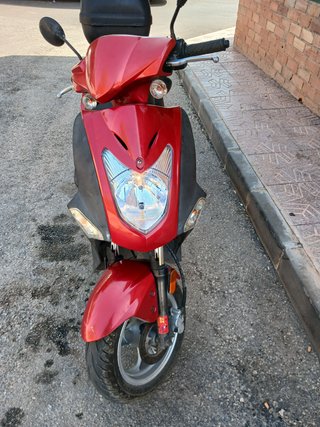 KYMCO Agility 125cc Scooter Roja