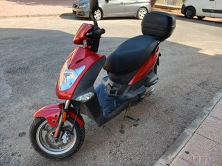 KYMCO Agility 125cc Scooter Roja