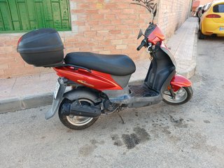 KYMCO Agility 125cc Scooter Roja