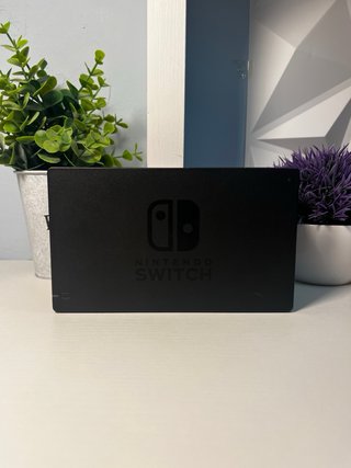 Nintendo Switch + 2 mandos para arreglar.