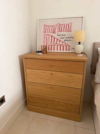 Cómoda de madera con 4 cajones