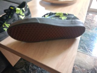 Zapatillas Vans Negras con Detalles Verdes