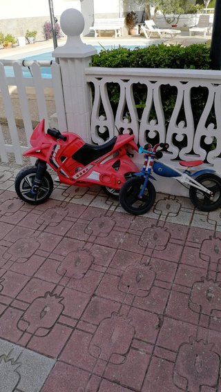 Moto infantil roja