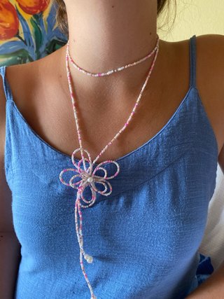 Collar flor bolitas azul y blanco