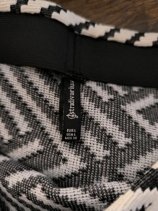 Falda estampada blanco y negro