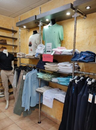 Mobiliario de tienda de ropa