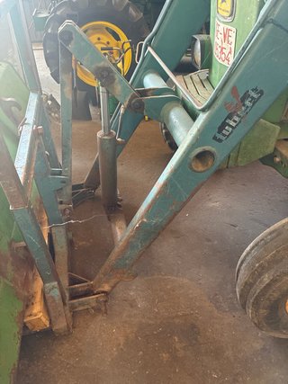 Tractor John Deere 2120 con pala