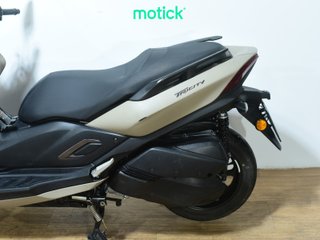 YAMAHA TRICITY 300