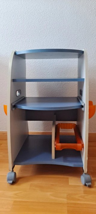 Mesa auxiliar con ruedas para consolas