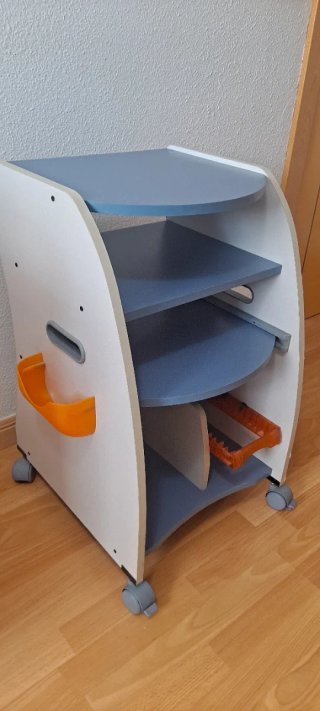 Mesa auxiliar con ruedas para consolas