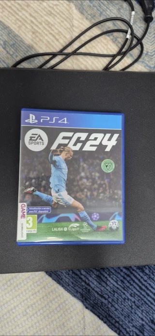 PS4 (PlayStation 4) + 3 Juegos + Cascos