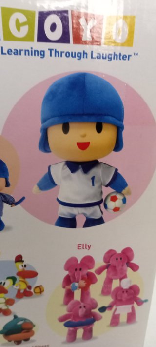 Peluche Pocoyó futbolista con balón
