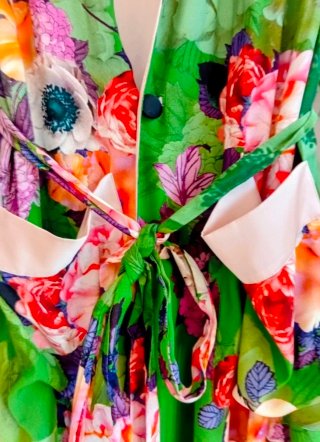 Kimono sedoso con  estampado floral de Zara