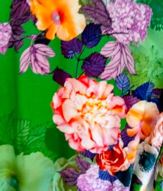 Kimono sedoso con  estampado floral de Zara