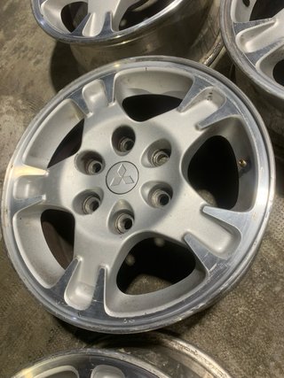 5 Llantas Originales Mitsubishi 16” 6 tornillos