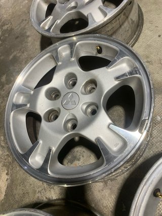5 Llantas Originales Mitsubishi 16” 6 tornillos