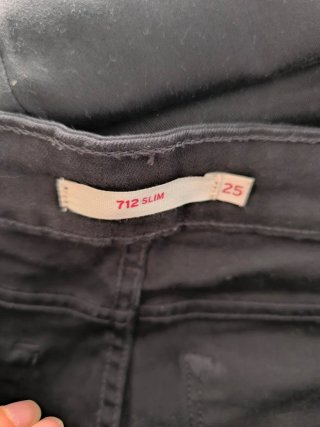 Pantalón vaquero negro Levis