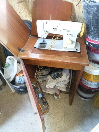 Máquina de coser Sigma automática antigua