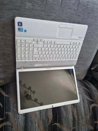 Portátil Sony VAIO i3 LEER ANUNCIO